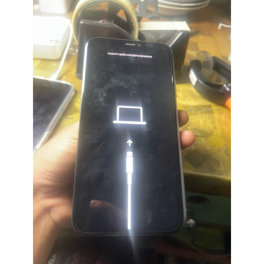 mesin iPhone 11 lock icloud