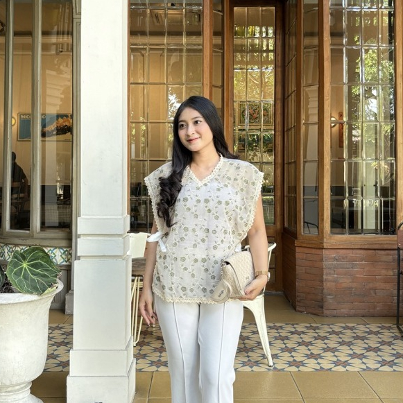Delova Wardrobe - NAURA VEST Premium Brukat Vintage Bordir Outfit Atasan Wanita Outer Rompi Tali Renda Atasan Luaran Baju Pakaian Wanita Brukat Tali Tulle Tile Lace Premium Tile Brokat Prada Viral Lebaran Raya Kebaya Kondangan Wisuda Kekinian Simple