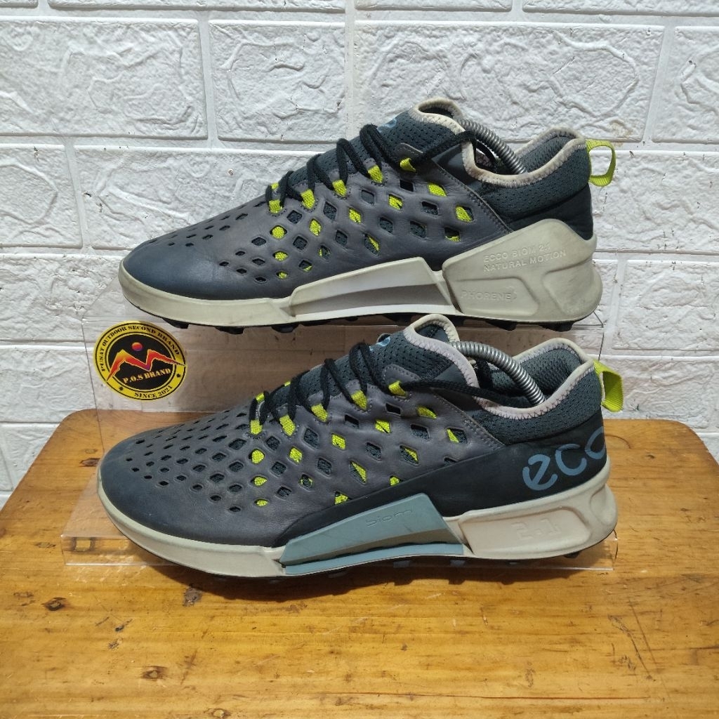 sepatu sneakers ECCO biom second