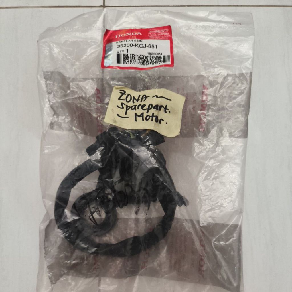 HOLDER KIRI TOMBOL SAKELAR RITTING SEIN TIGER REVO AHM Original 35200 KCJ 651