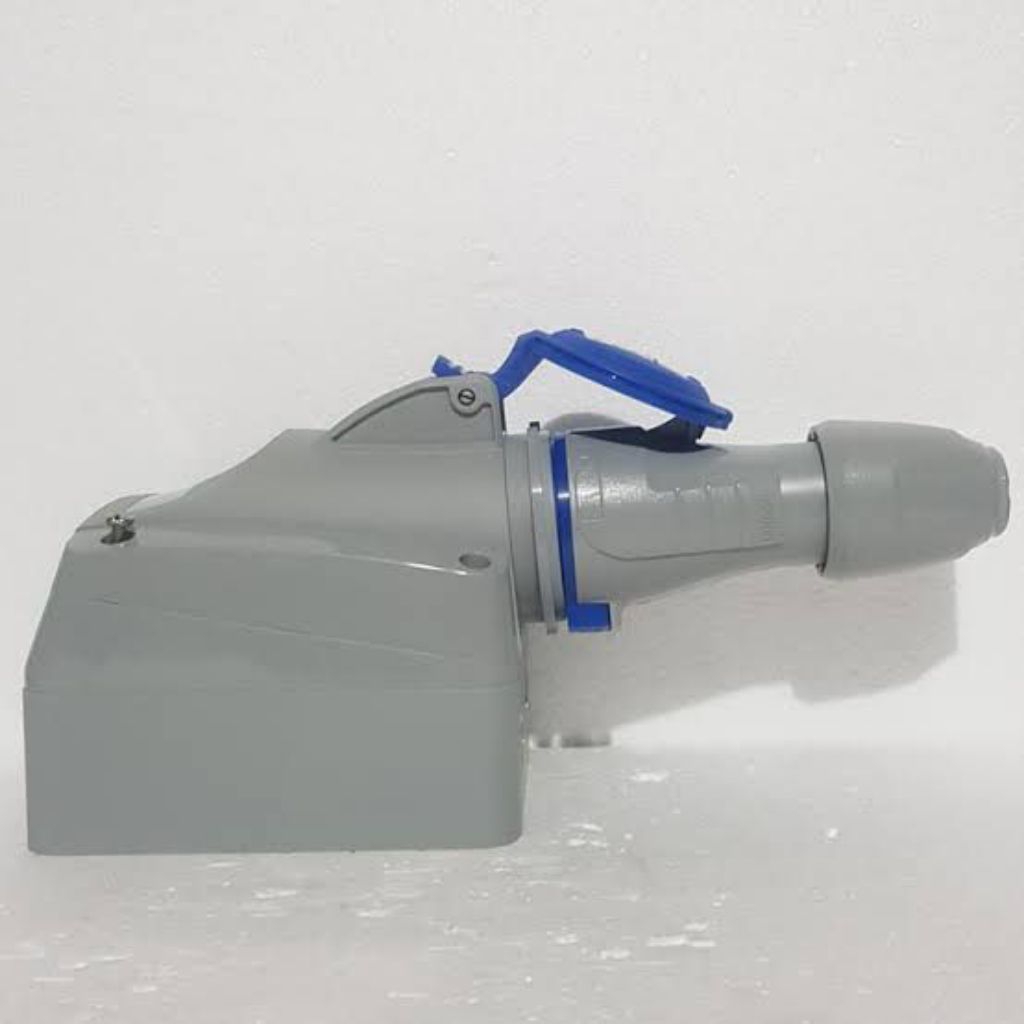 Surface Mounting + Plugs 32A 3P Legrand