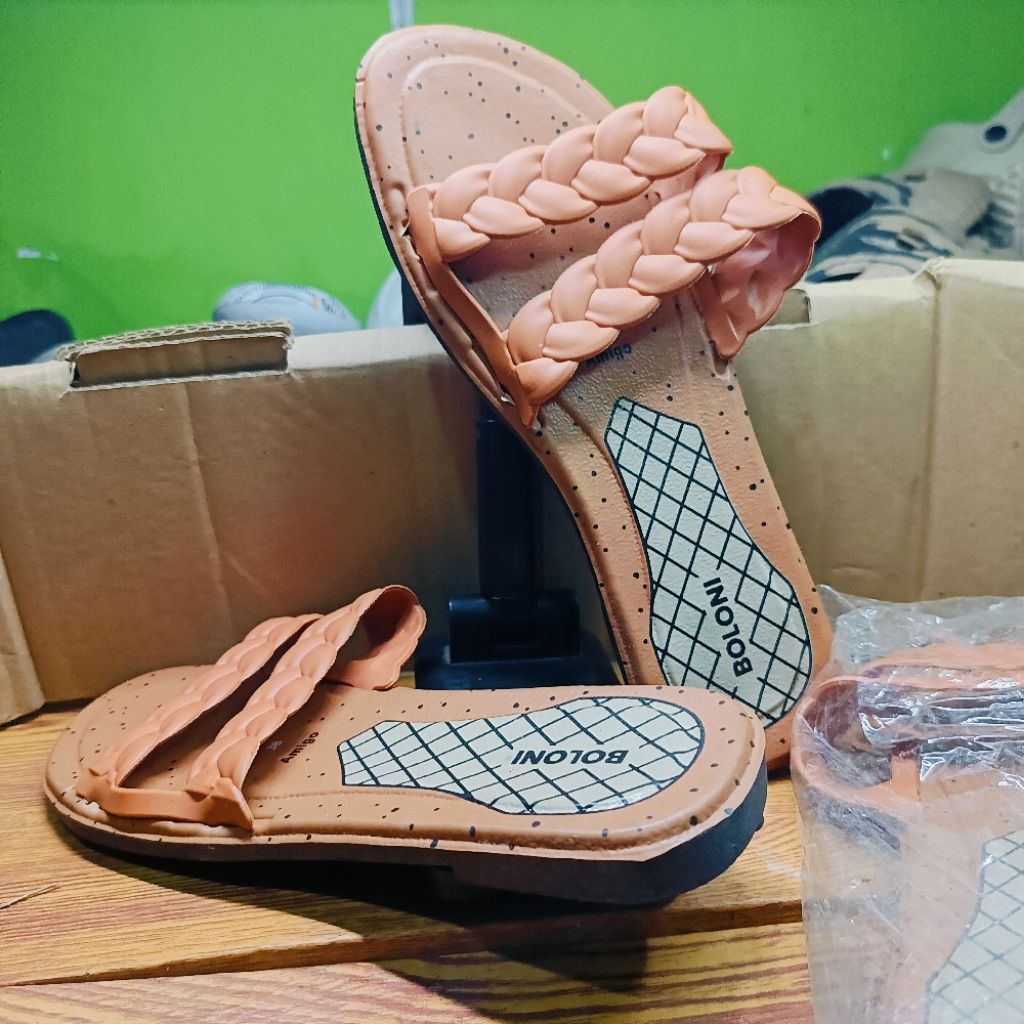 Sandal selop boloni amigo