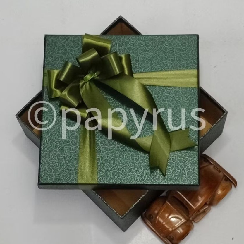 

PAPYRUS 20x20 Tinggi 5cm Kotak Kado Gift Box V2