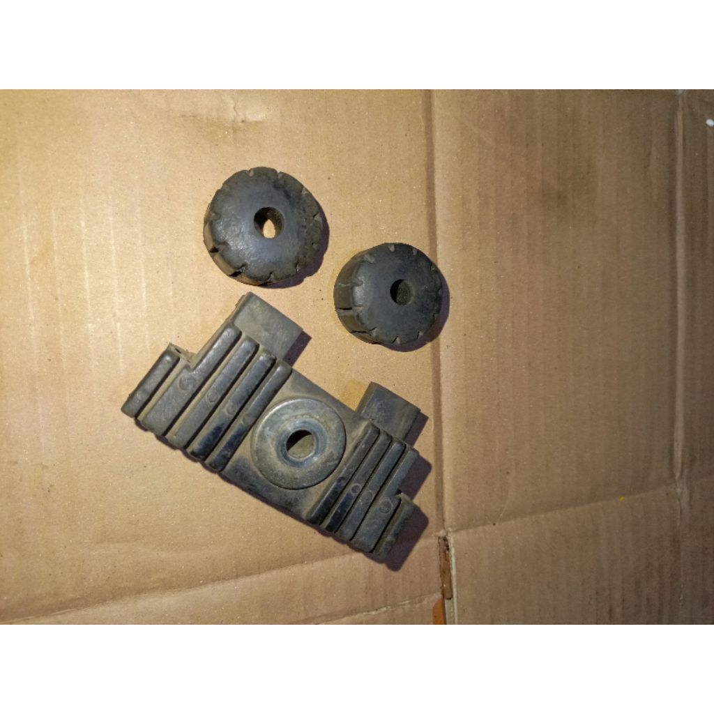 karet dudukan tangki tiger revo ori