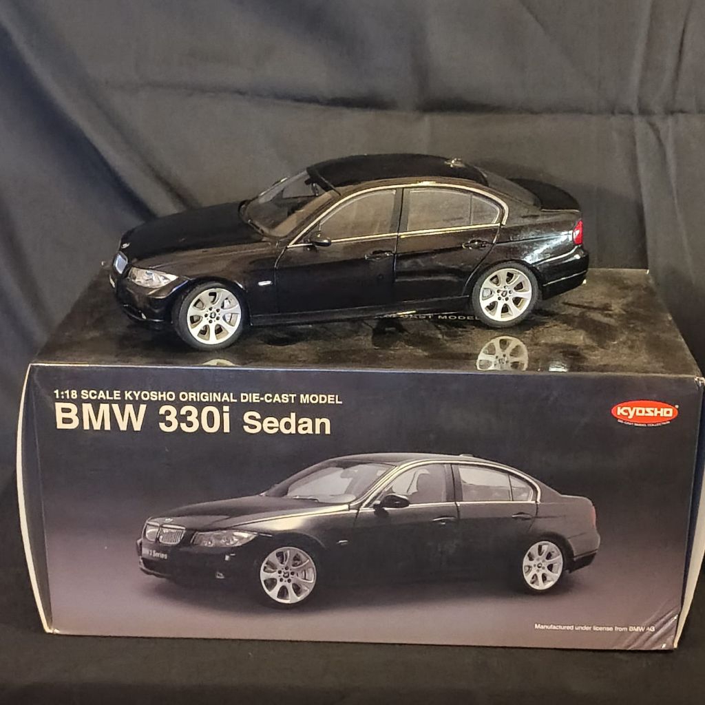 BMW 330i E90 sedan diecast 1/18