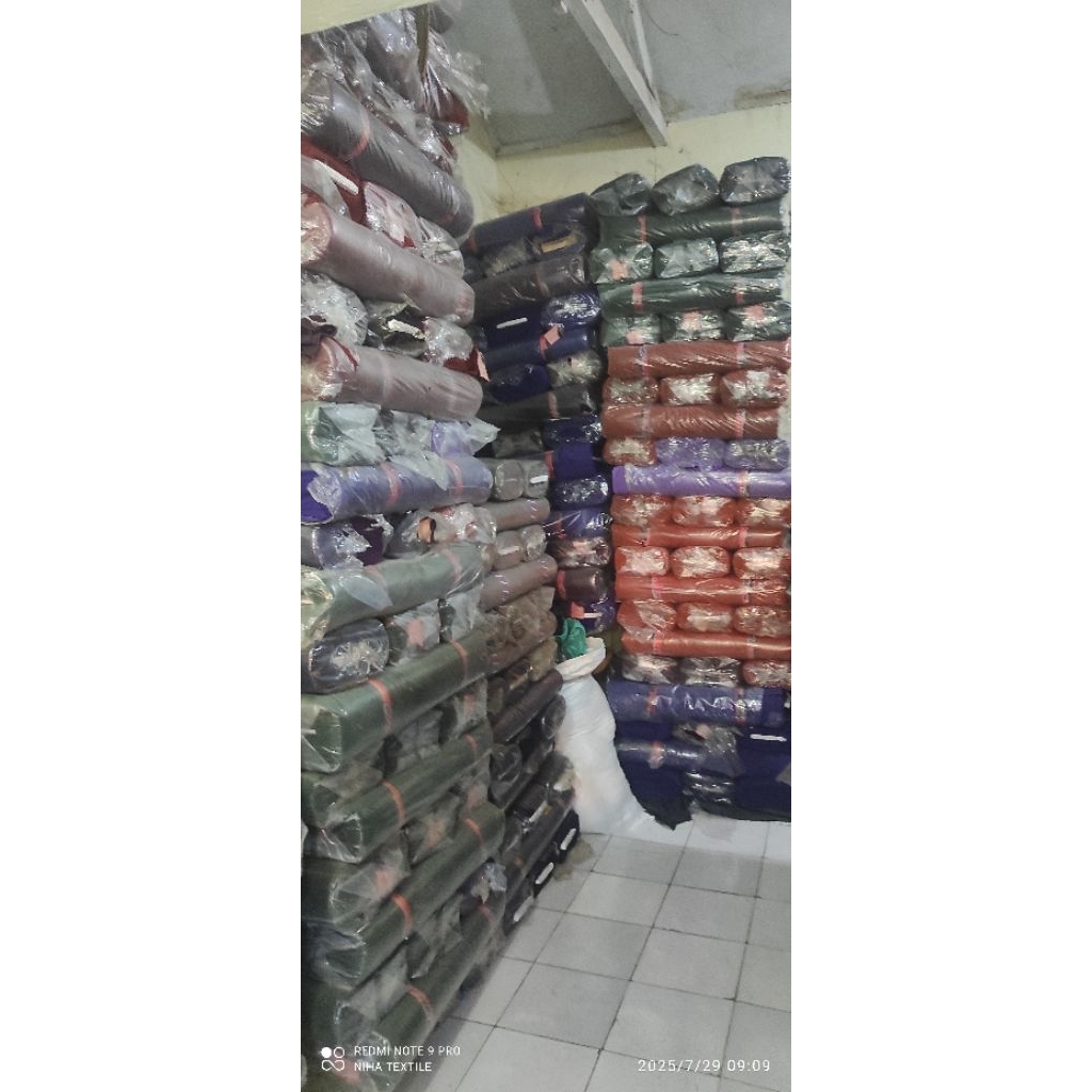 Cuci Gudang kain Hi-twist Jenis Avanza merk ferucci harga per stengah meter stoklot (0'5 cm)
