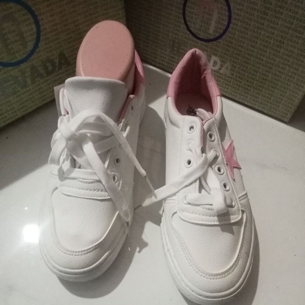 Sz 39 sepatu sneakers wanita nevada LM704PK