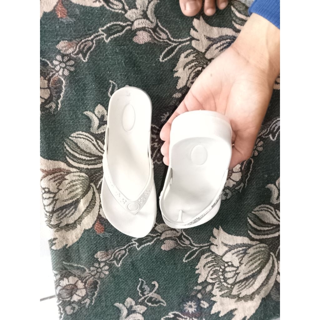 sandal tebal ringan clarudo