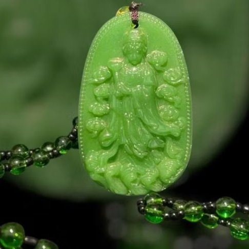 kalung giok hijau