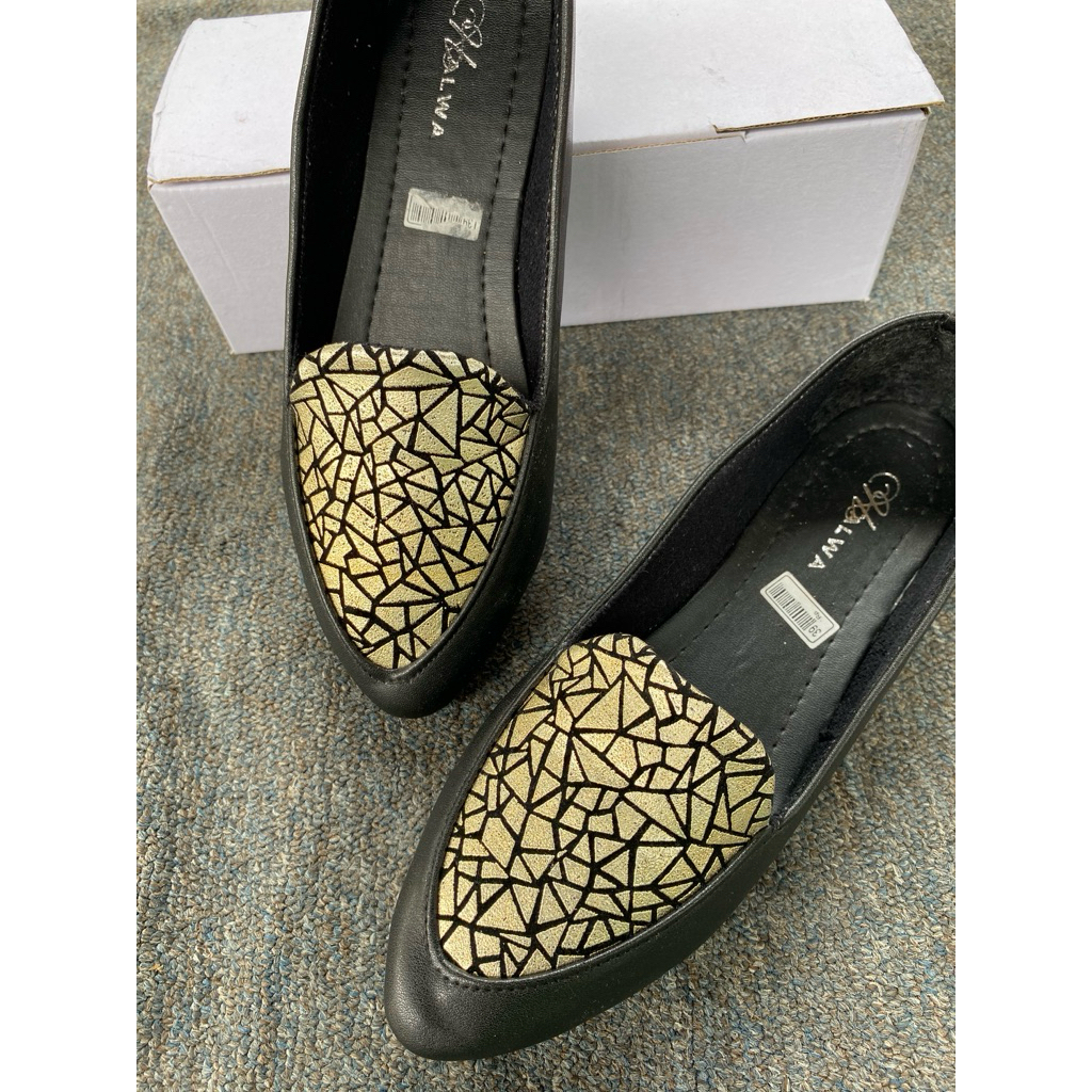 Halwa Flatshoes Wanita Sepatu wanita kekinian Halwa flatshoes wanita terlaris motif bata emas