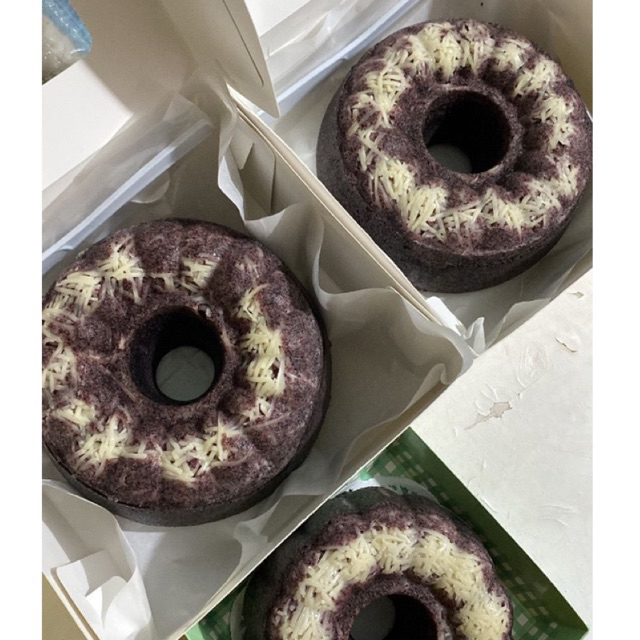 

Bolu Ketan Hitam Keju Lumer Matcha Cheese Viral