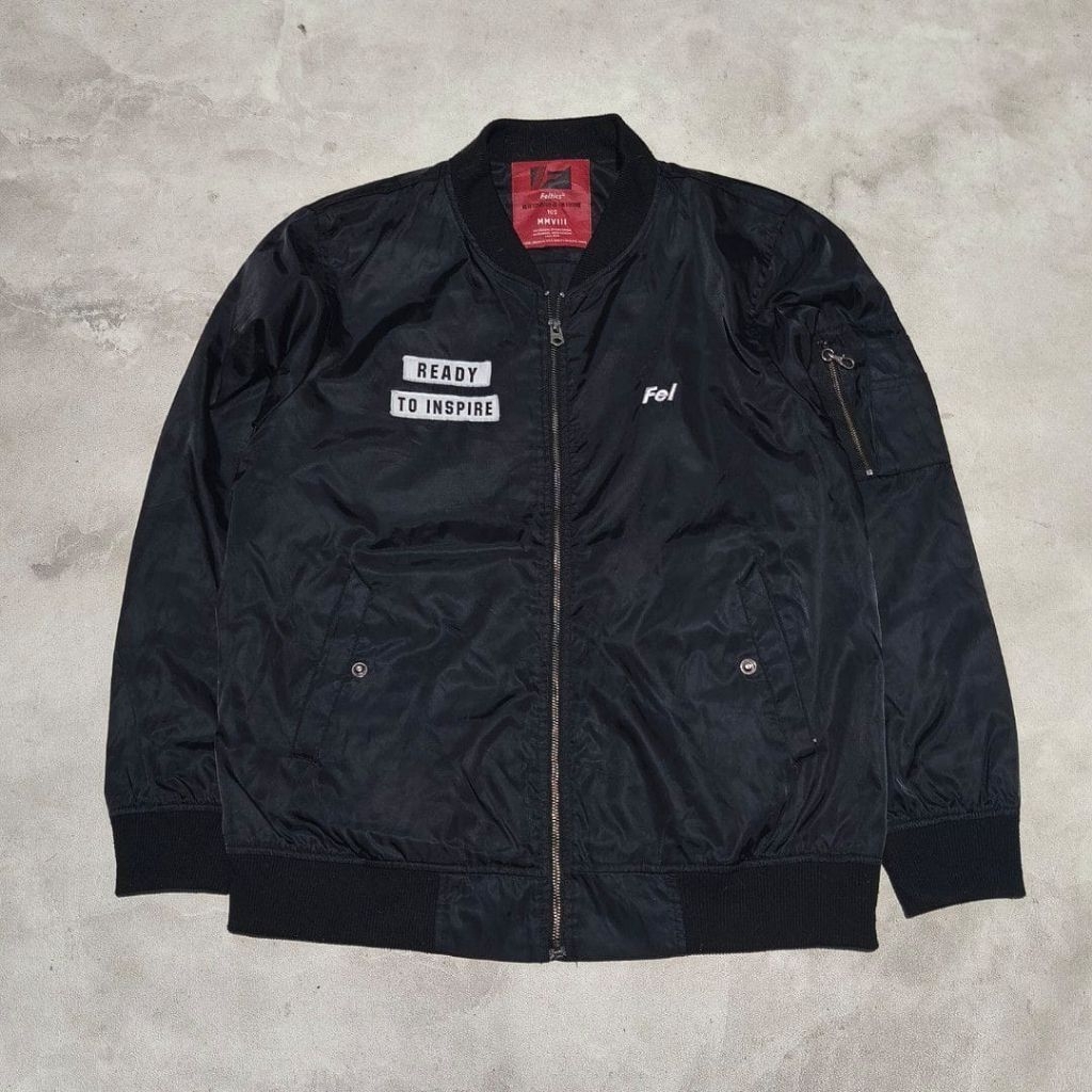 Jaket bomber pria feltic hitam