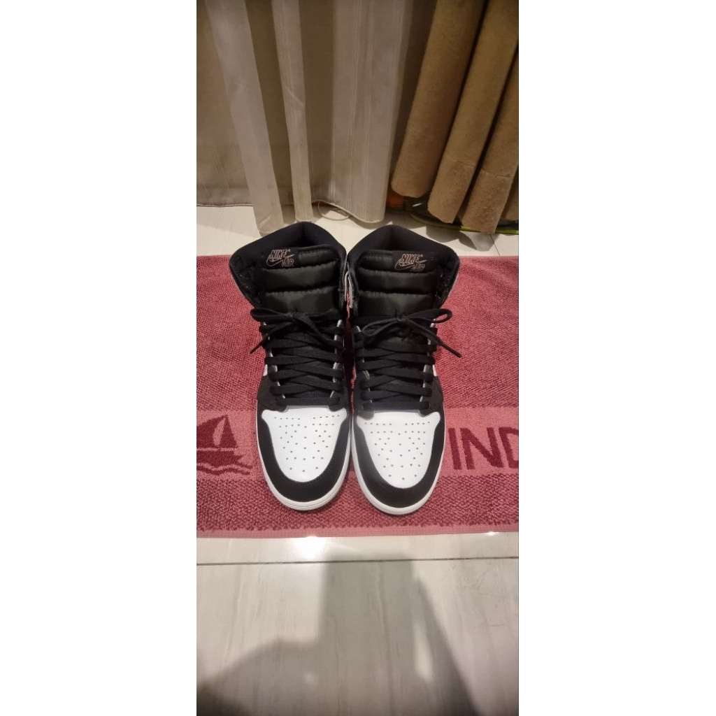 S-19 Sepatu sneakers jordan 1 high BLEACHED CORAL size 45 used bekas ori