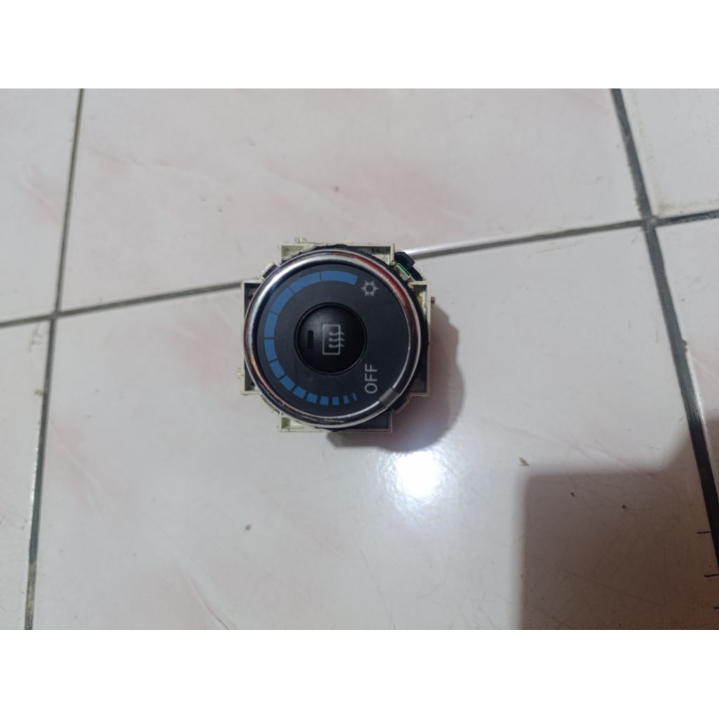 saklar pengatur suhu ac toyota yaris original