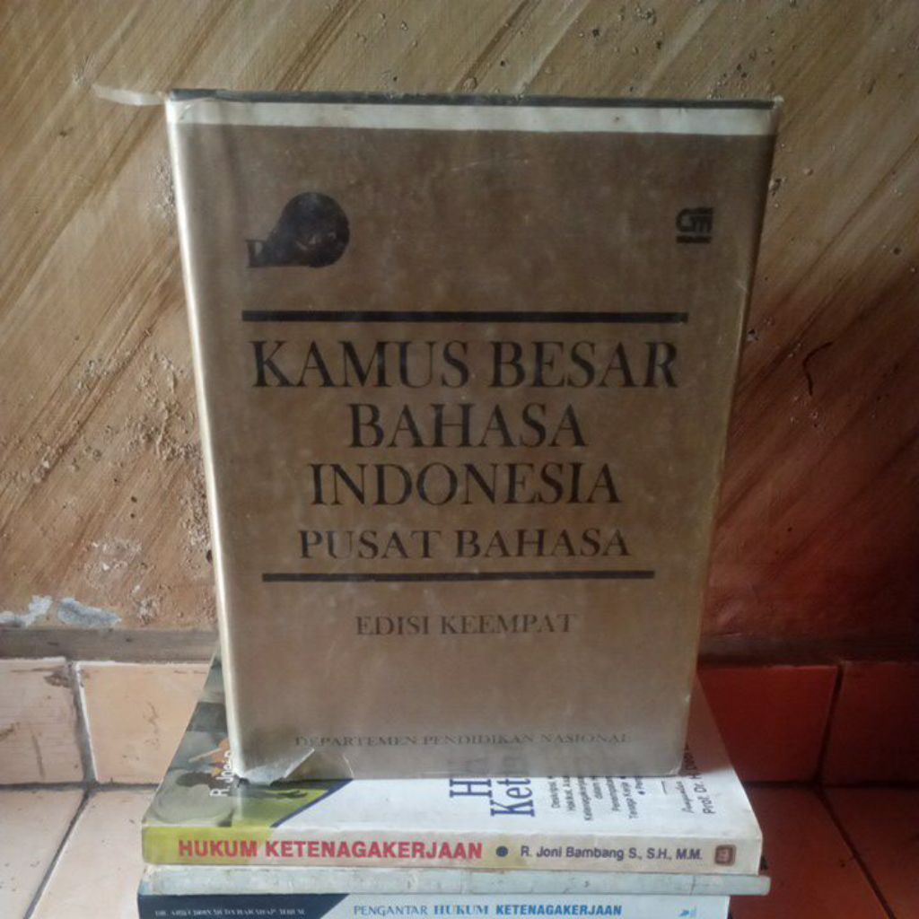buku bekas; Kamus Besar Bahasa Indonesia ( KBBI ) edisi ke4 Departemen Pendidikan Gramedia