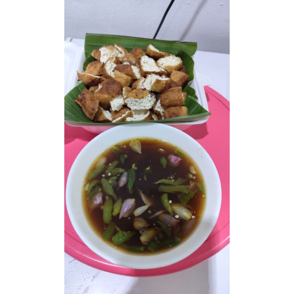 

Tahu gejrot cemilan khas jakarta dengan kuah asem pedas