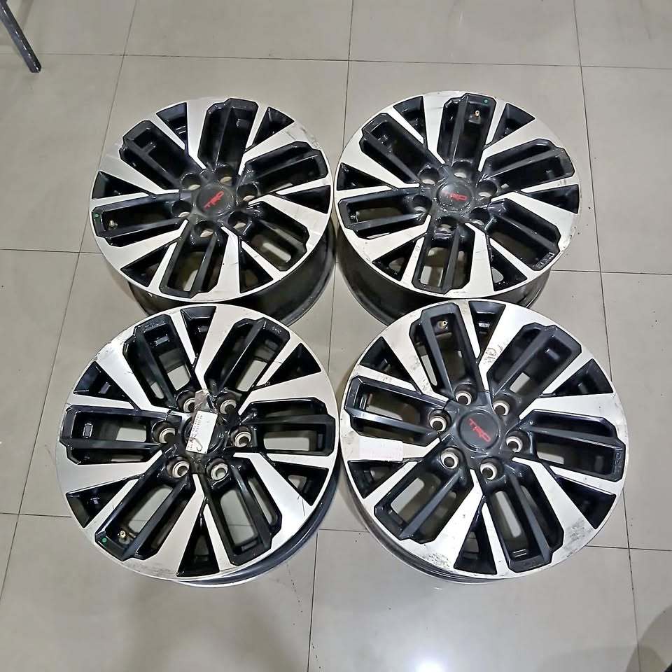 VELG MOBIL ORI STD FORTUNER TRD RING 18 LEBAR 7,5 LUBANG BAUT PCD 6X139 ET30 PELEK