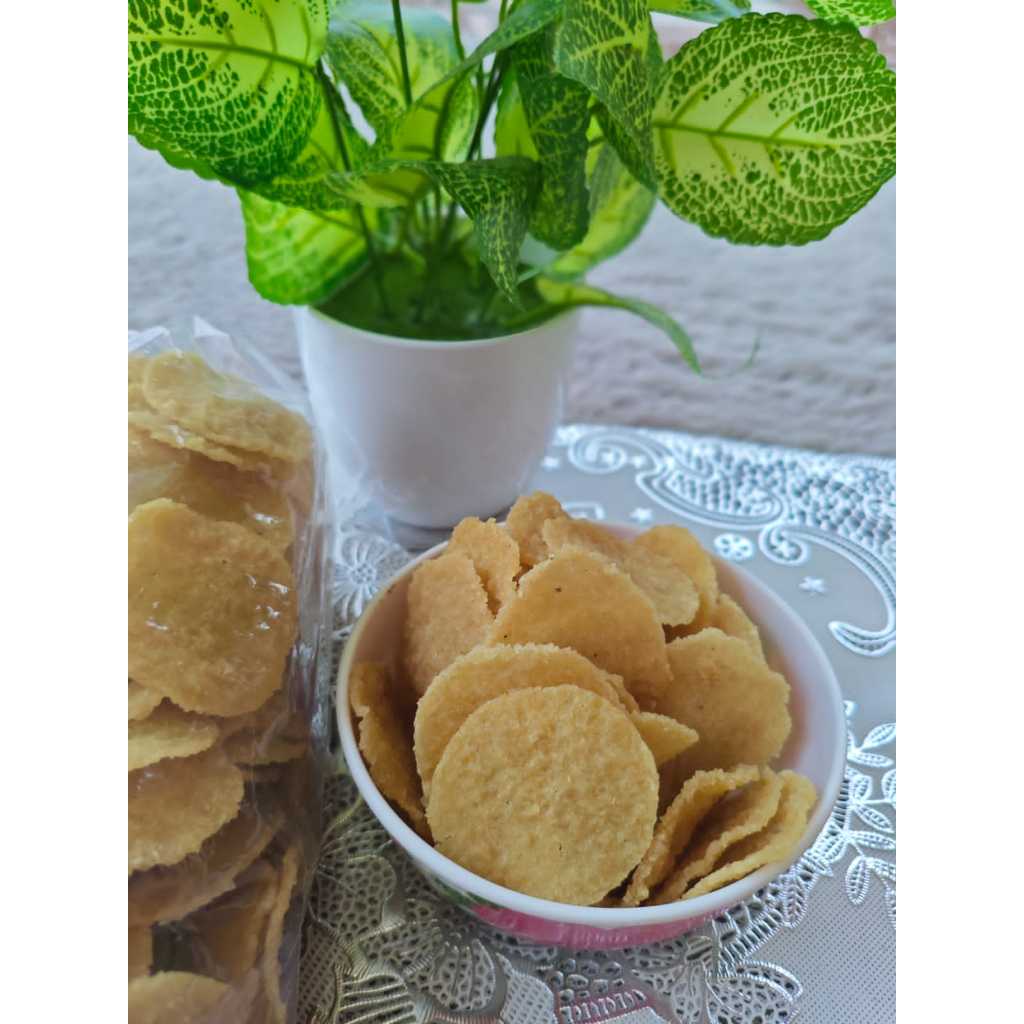 

Kerupuk Puli / Kerupuk Gendar / Lempeng Bulat 350gr MENTAH Siap Goreng Tanpa Dijemur
