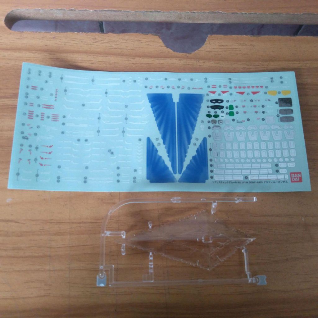 DECAL + SHIRLD RG DESTINY GUNDAM BANDAI