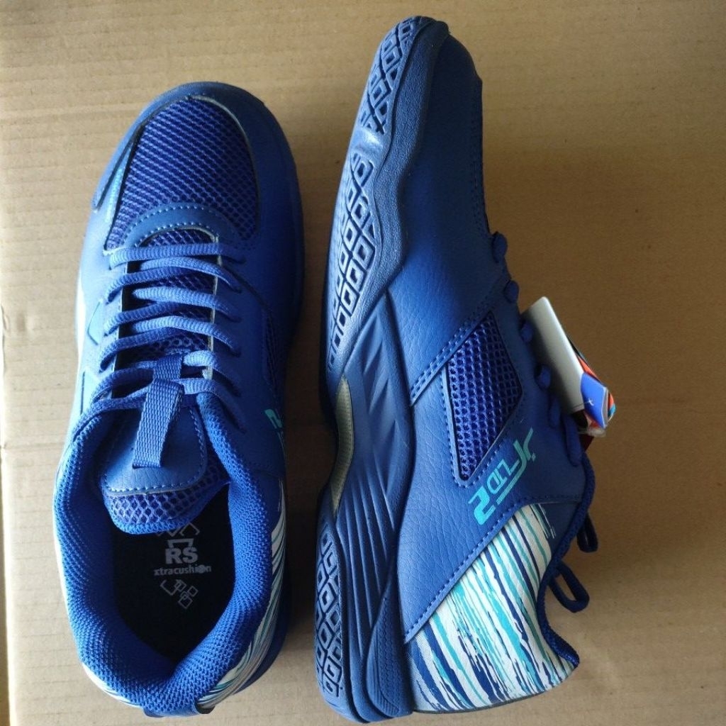 sepatu badminton  merk RS
