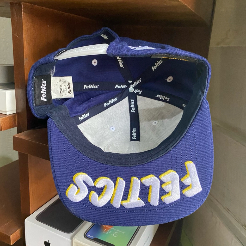 topi feltics x calssics yupoong