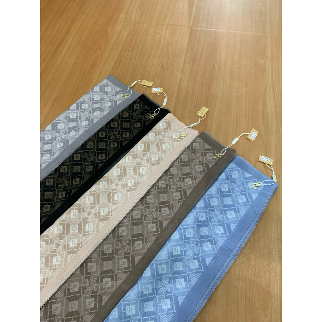 Hijab syar’i hers scarf motif