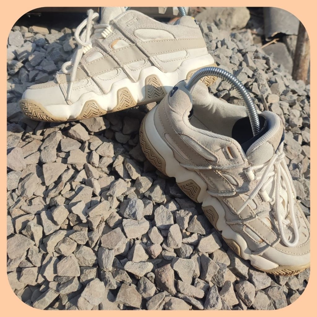 (SECOND LIKE NEW) SEPATU FILA  SNEAKERS ORIGINAL VIETNAM