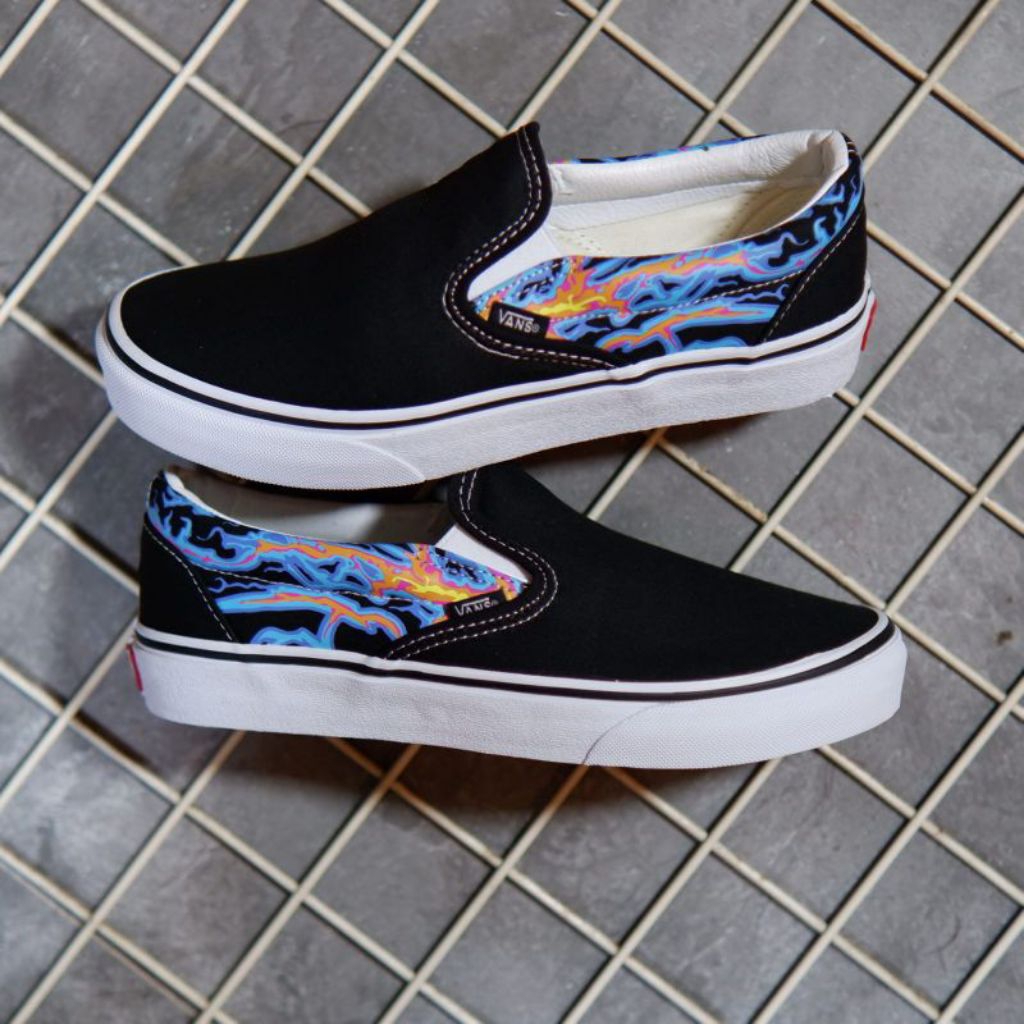 VANS SLIP ON ELECTRIC FLAME BLACK / TRUE WHITE ORIGINAL 100%