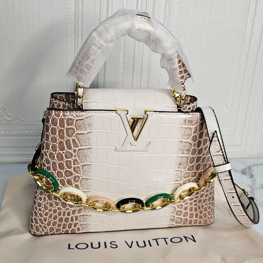 chitoro / LV Capucines Himalaya