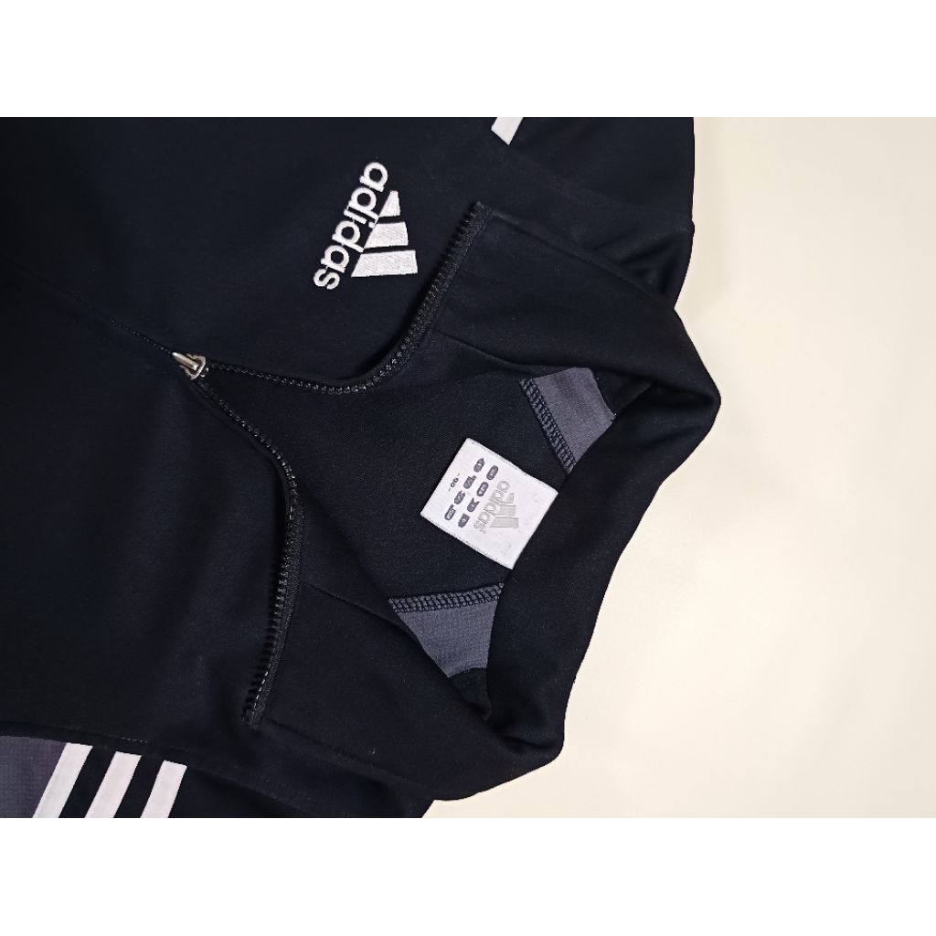 Jaket Adidas hitam