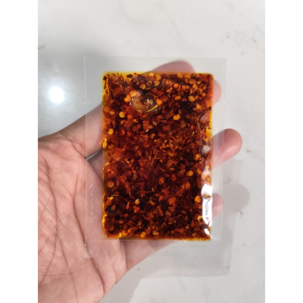 

Chili Oil Sachet Kemasan 10gr Home made 100% Halal cocok untuk Dimsum gyoza mi gorengan