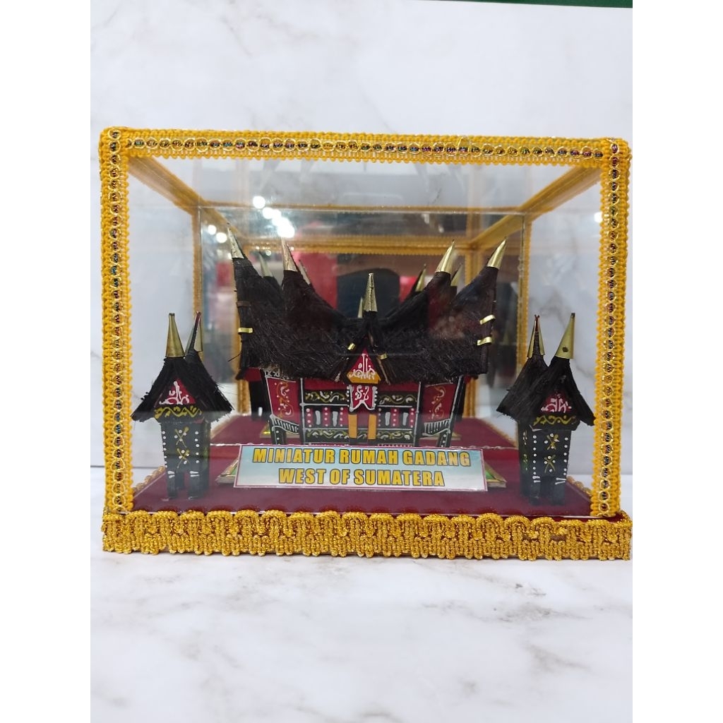 Miniatur Rumah Gadang Sumatra Barat