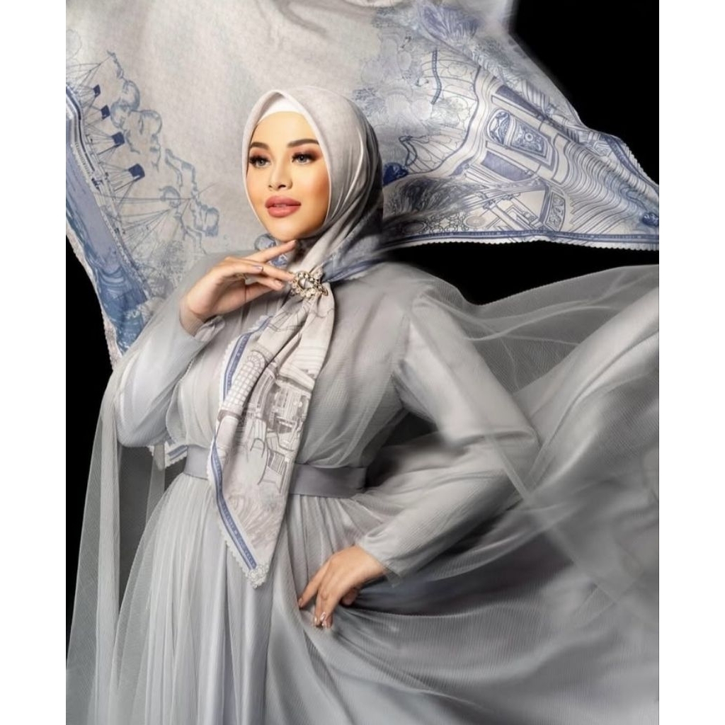 PRELOVED wearing klamby