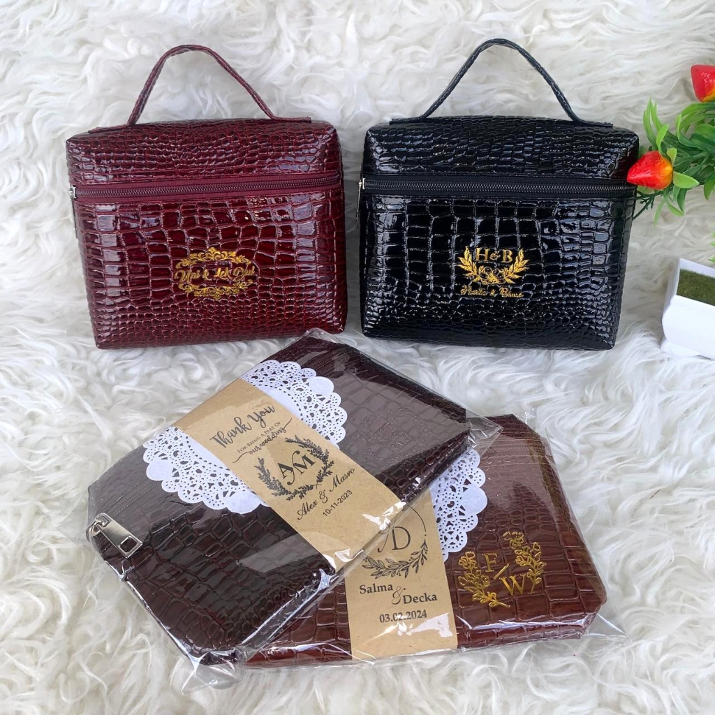 Souvenir Pernikahan Pouch Kosmetik Handbag Custom Emboss Unik Pesta Dompet Skincare Tas Make Up Terb