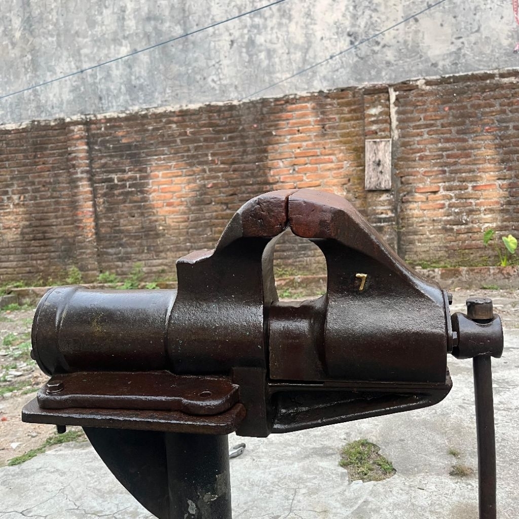 Ragum LOKOMOTIF berat 75kg ukuran 7 in full besi made in germany