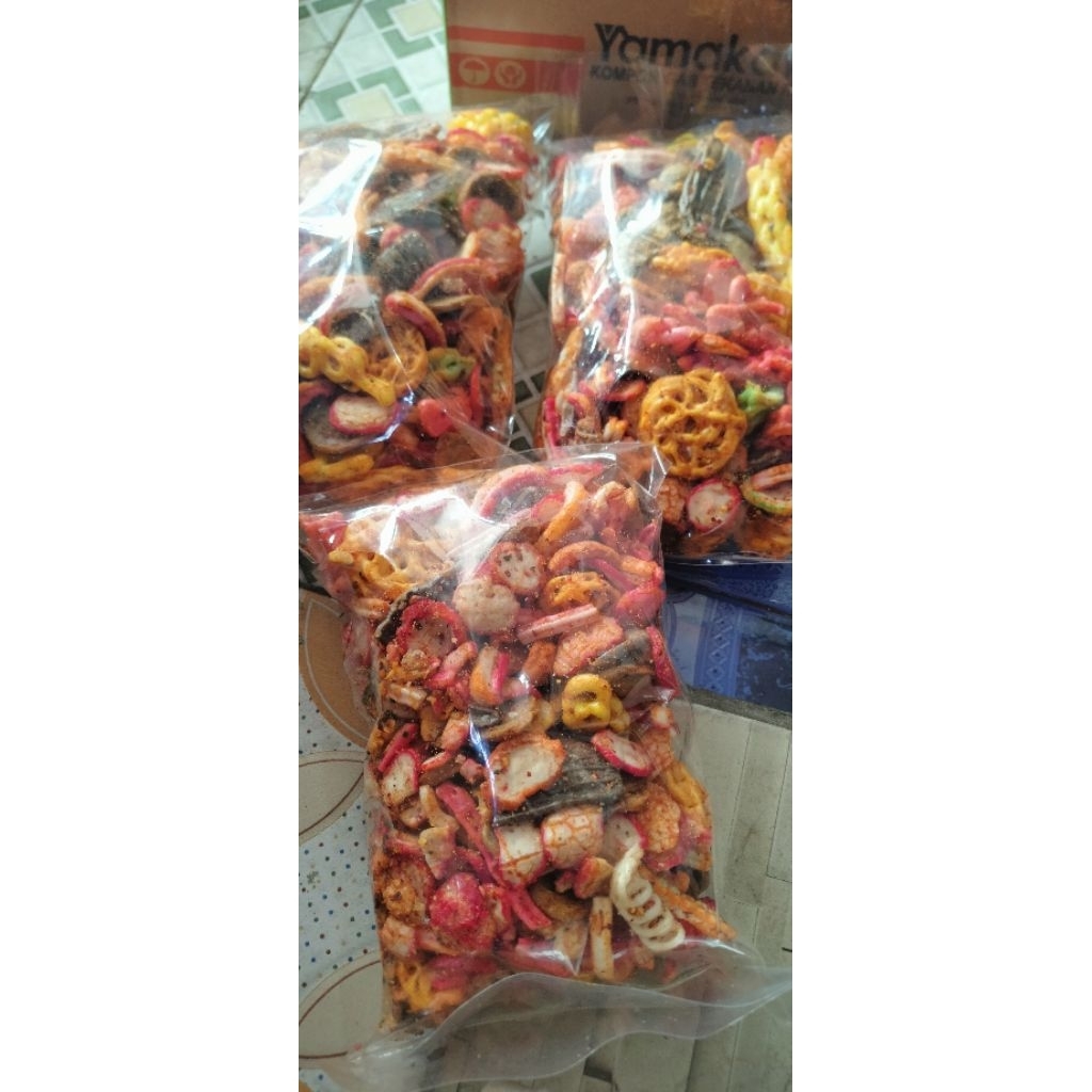 

mix aneka krupuk seblak matang puedes poll 250 gram