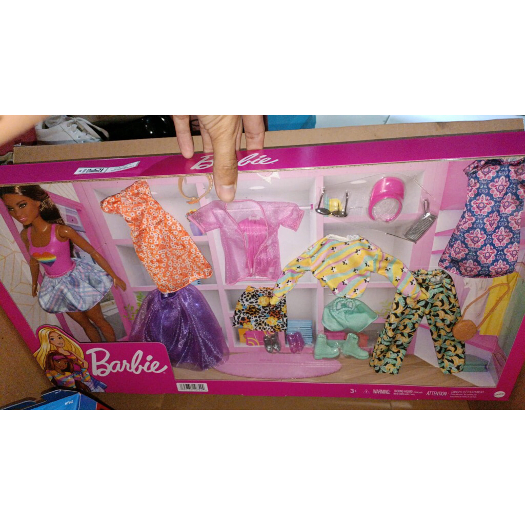 boneka Barbie set fashion