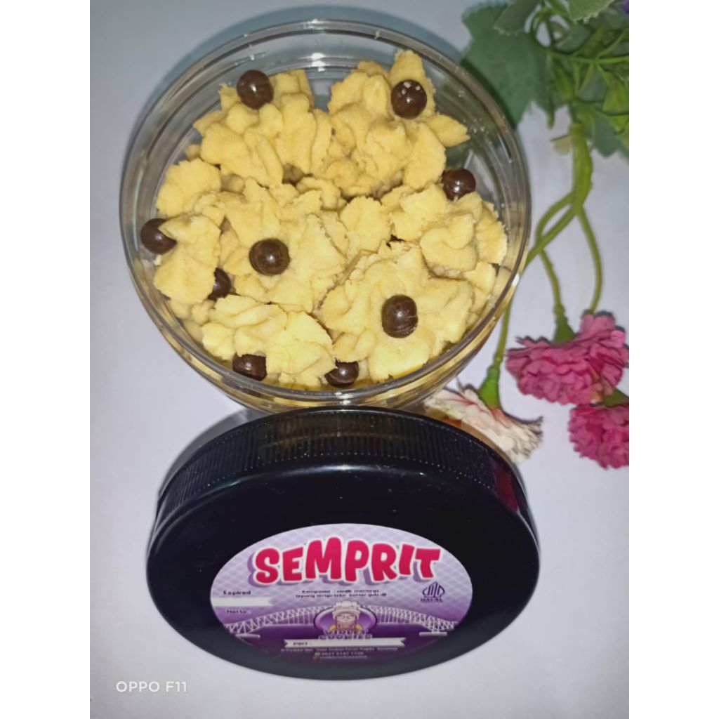 

Kue semprit choco chip