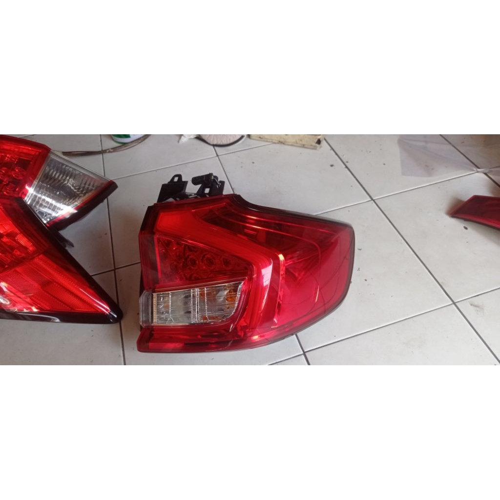 stoplamp lampu belakang ertiga 2019-2020