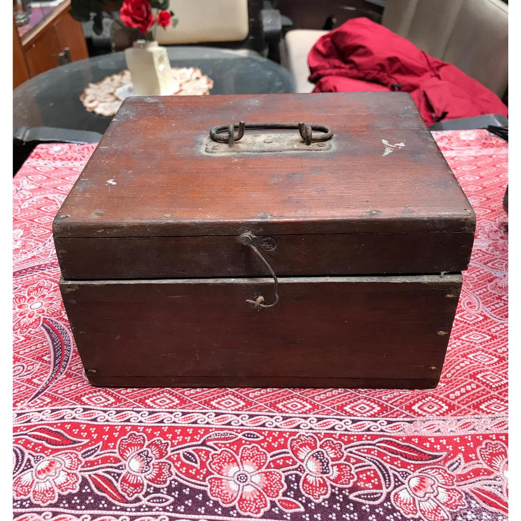 Kotak perhiasan kayu antik