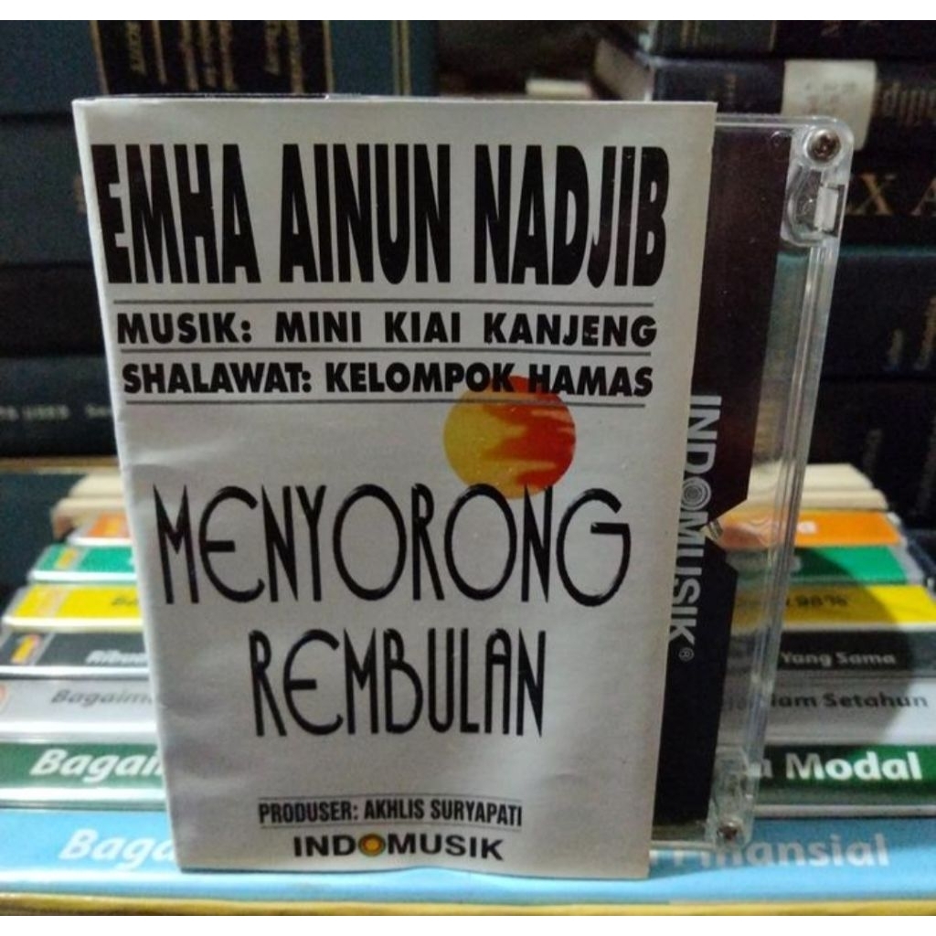 KASET PITA 6578- EMHA AINUN NADJIB MENYORONG REMBULAN