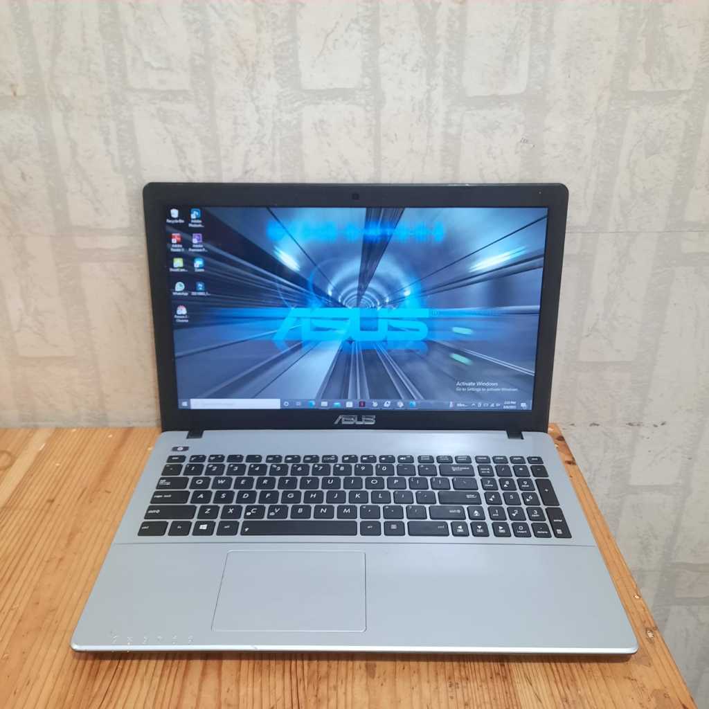 Laptop Asus Gaming X550ZE, Amd A10 - 7400P, ~2,7Ghz, Ram4 Gb /Hdd1 Tb, , Silver Black, BERGARANSI
