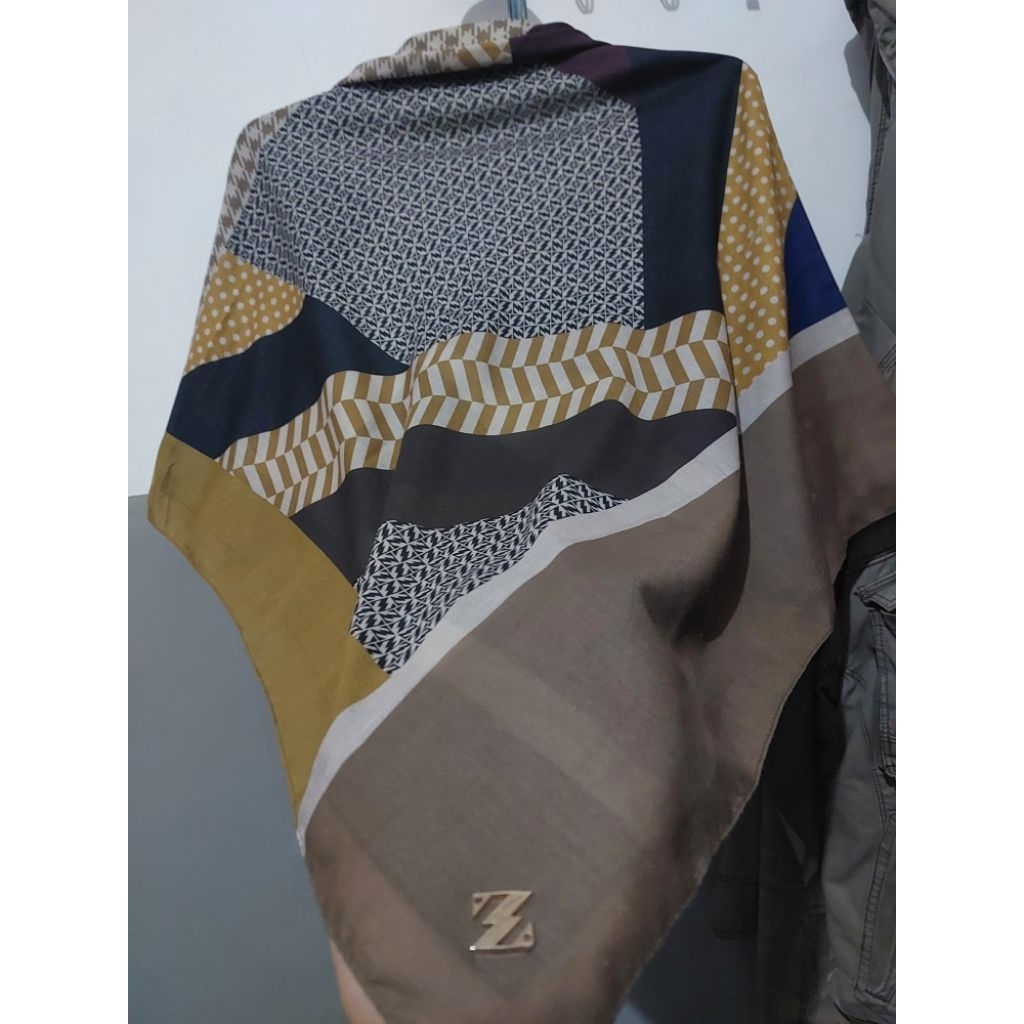 Preloved pl Kerudung ZASKIA SUNGKAR ORIGINAL ,, HIJAB ZASKIA SUNGKAR . LIKE NEW .. MULUS TERAWAT..