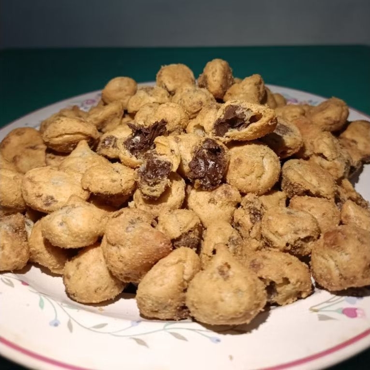 

Kue Soes Kue Sus Kering Isi Lumer Coklat & Strawberry 120Gram