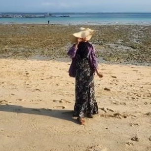 preloved topi pantai