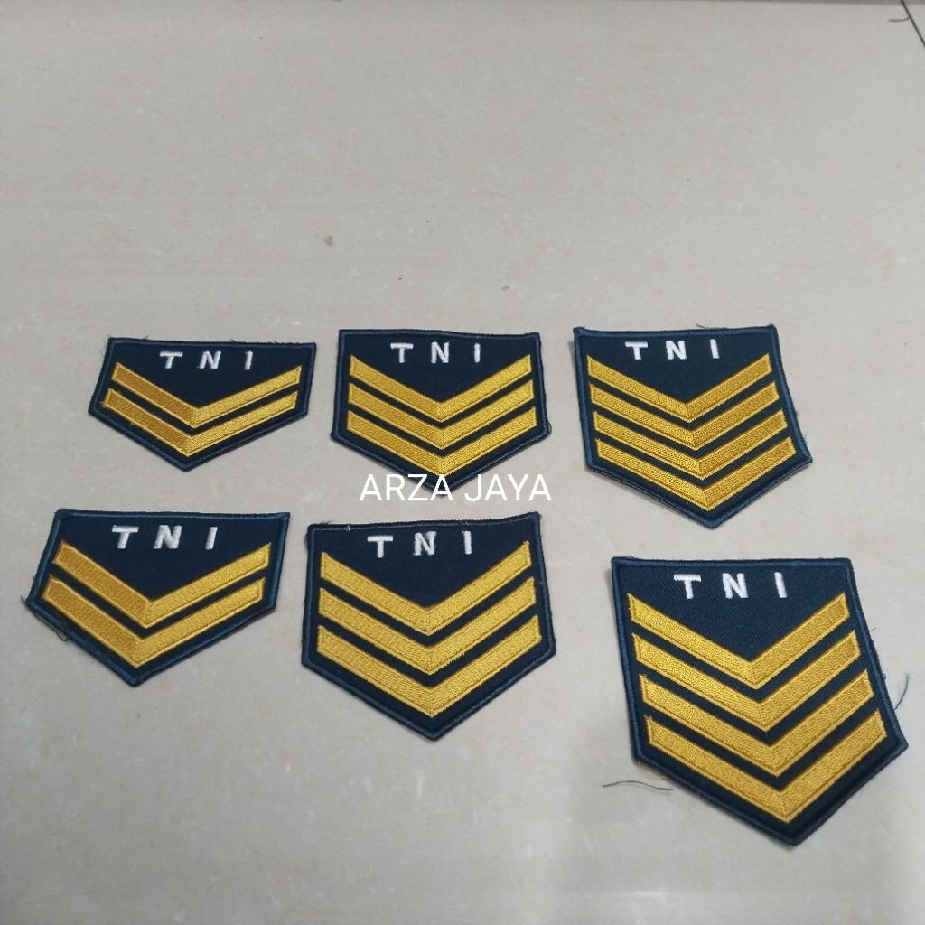 1 pasang Pangkat PDH TNI AL Serda/sertu/serka/serma Sudah dikasih kain keras