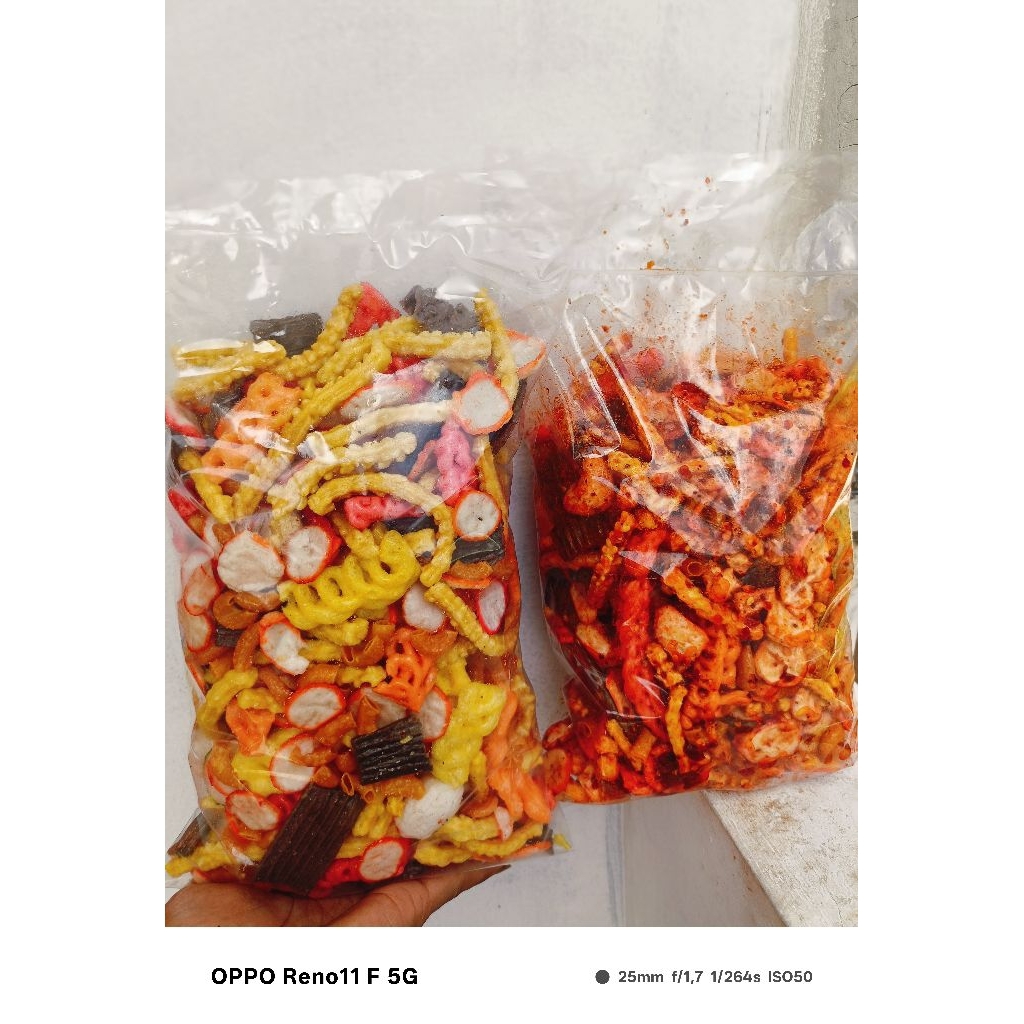 

Paket Hemat Krupuk seblak campur mix 500gr original 500gram pedas Daun Jeruk