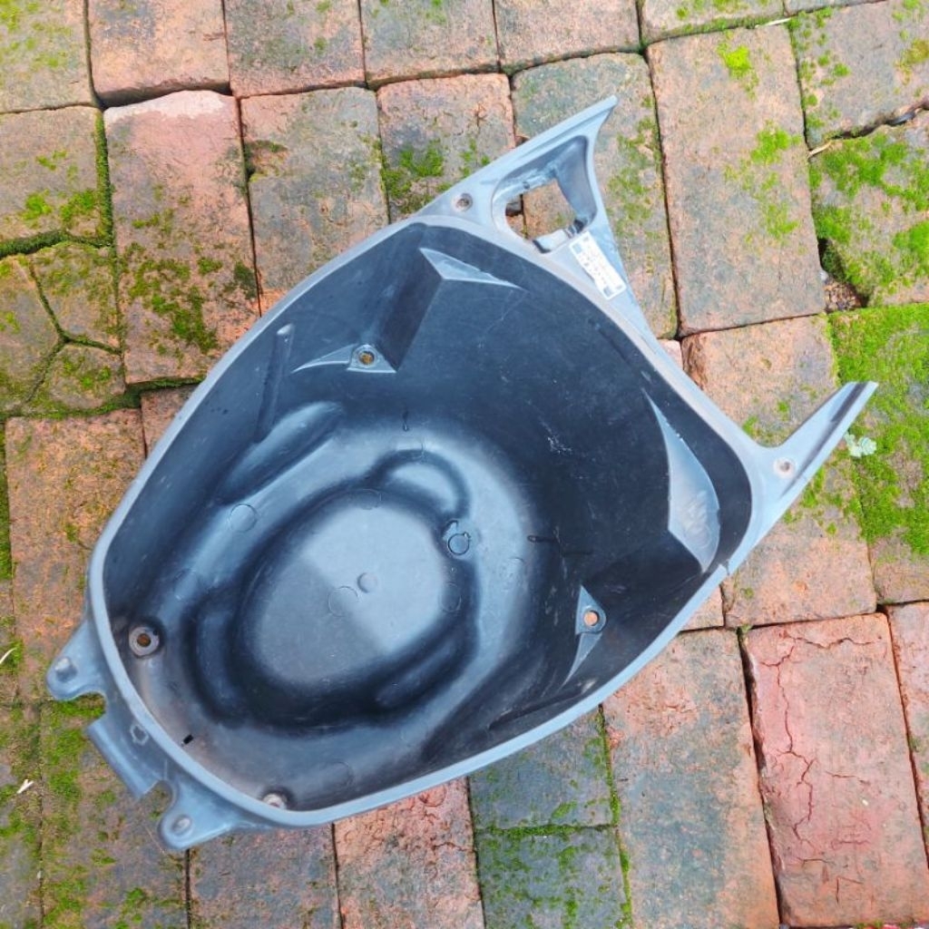 BOX BAGASI HELM OLD VARIO 125 KODE KZR ORIGINAL