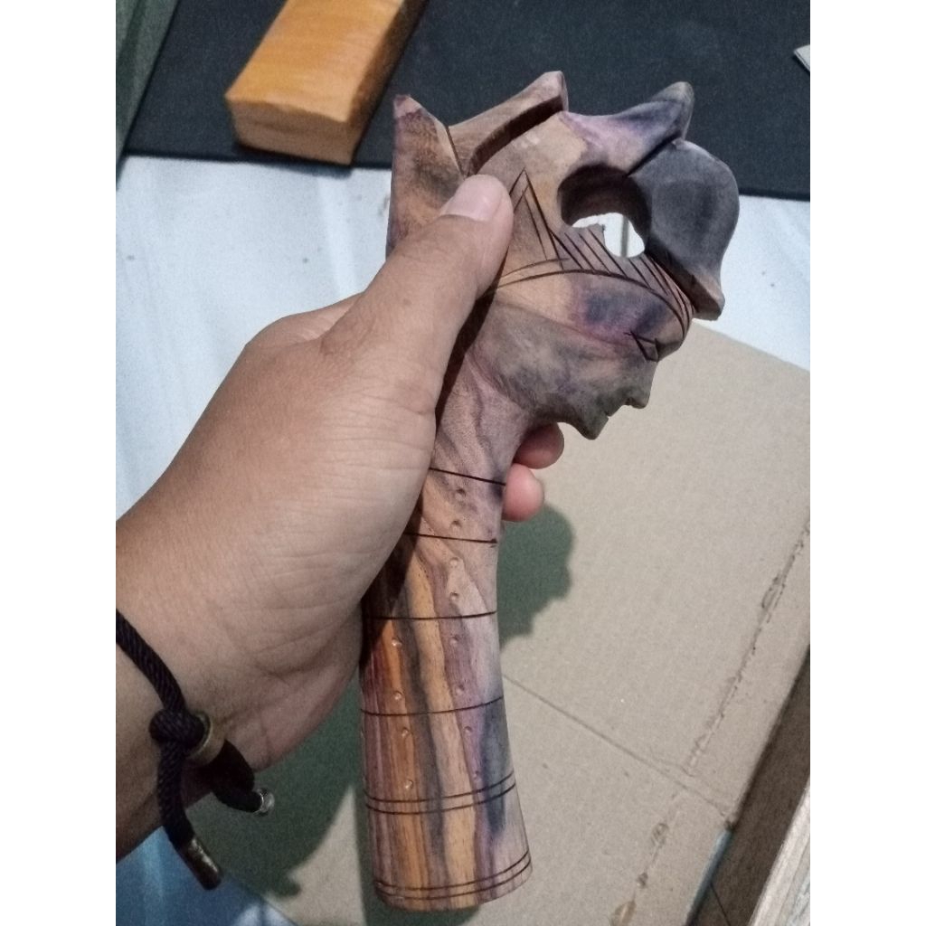 Gagang golok motif wayang