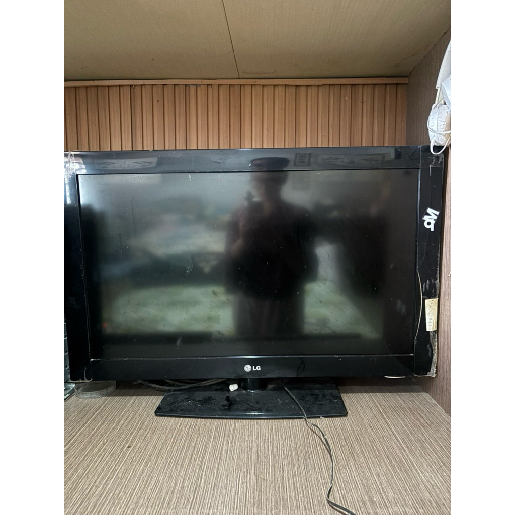 preloved tv analog bekas LCD 32 inch 32” murah hitam